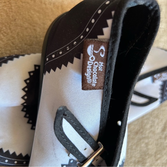 Hot Chocolate design shoes Mary Jane style soft moccasin feel. Sz 7 (37). B&W. - Picture 6 of 6